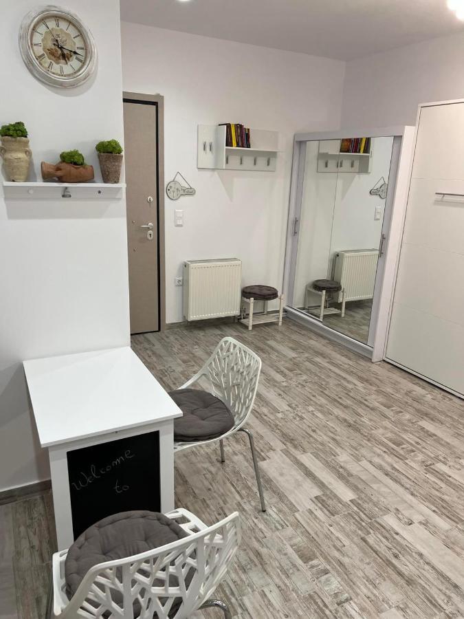 Selenity Piraeus
